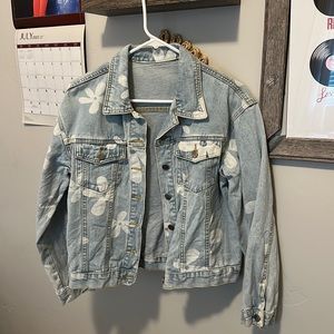 Flowery cropped light denim jacket
